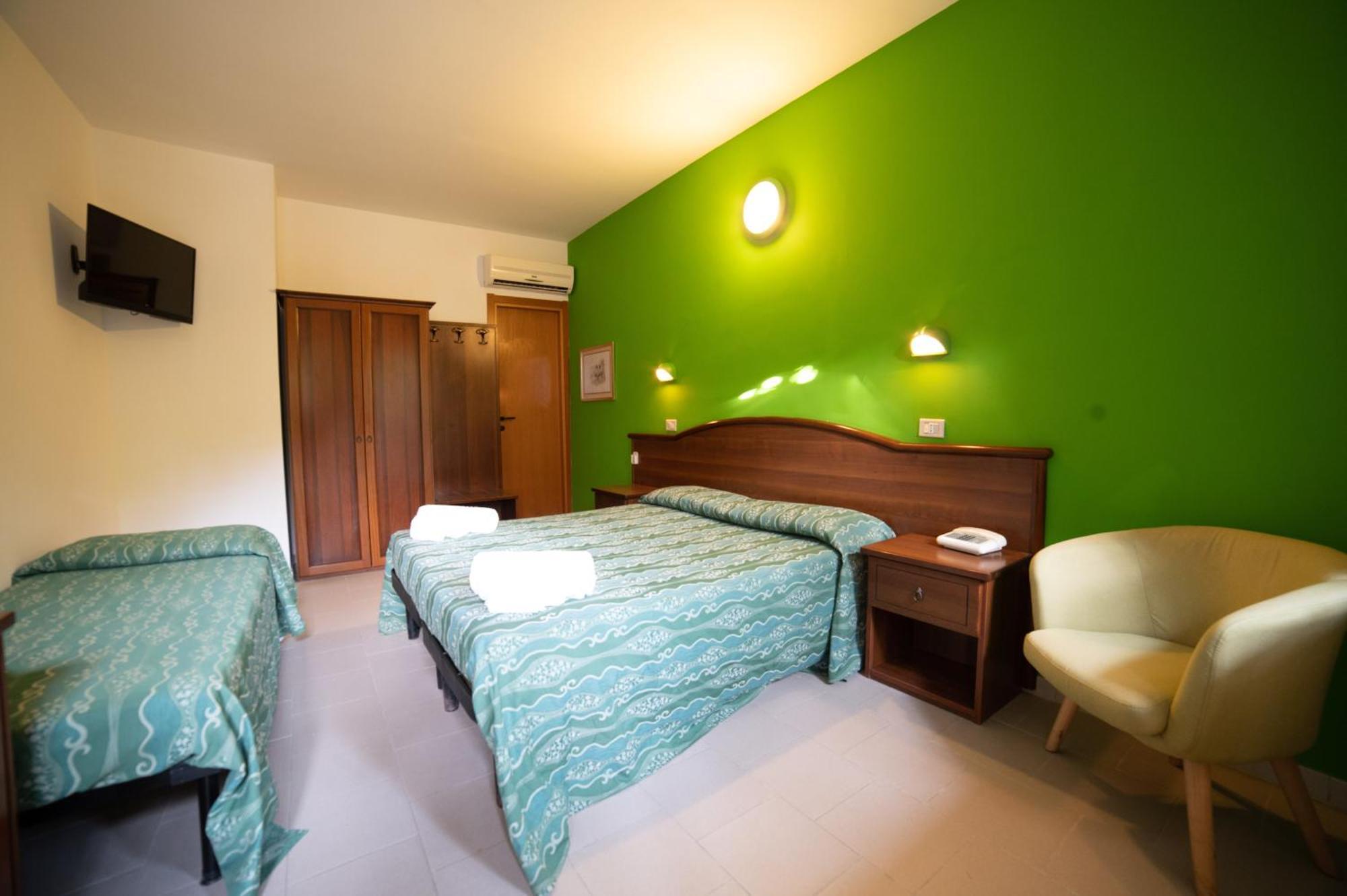 Hotel Villa A Mare Rodi Garganico Exterior foto