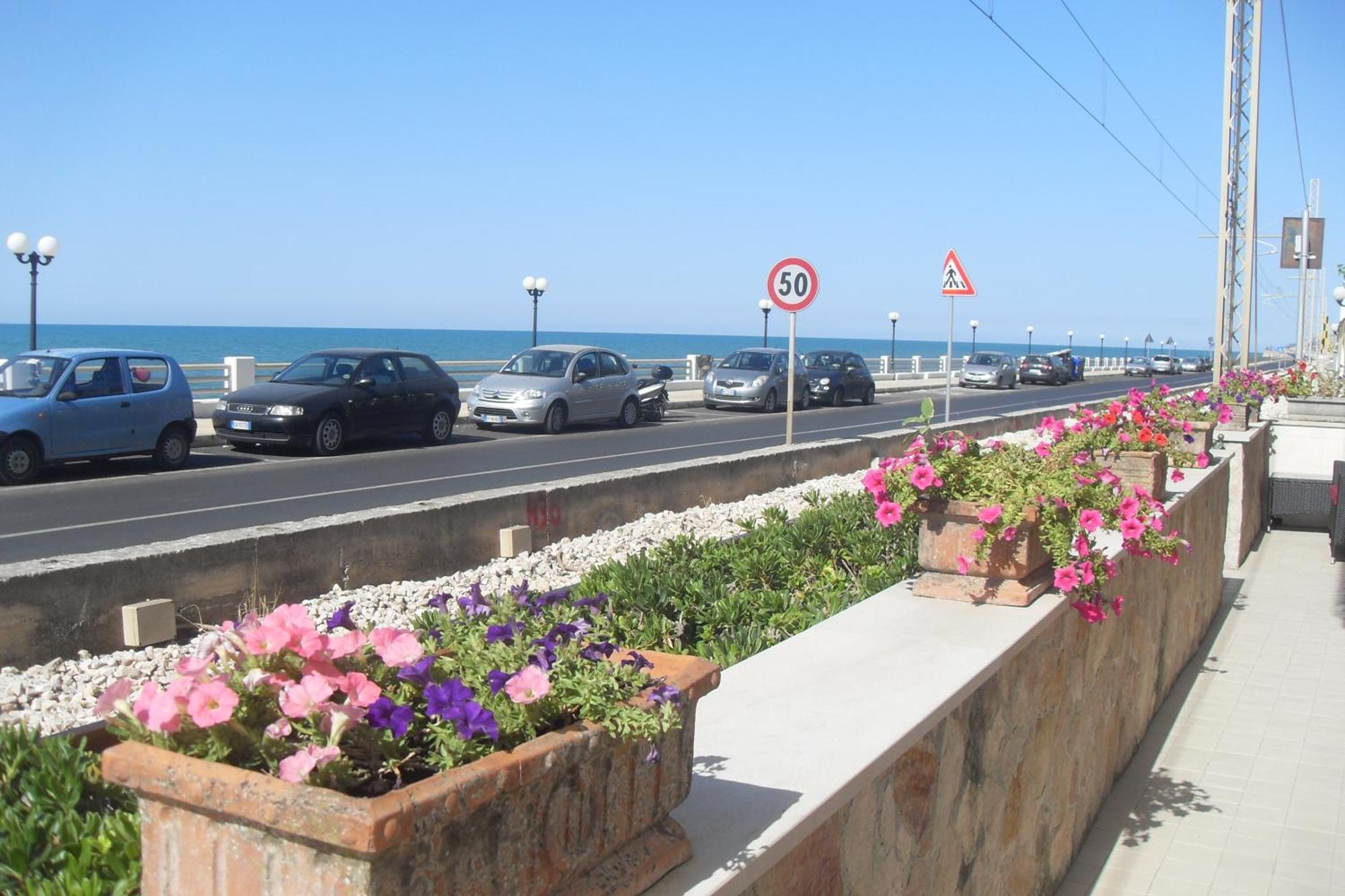 Hotel Villa A Mare Rodi Garganico Exterior foto